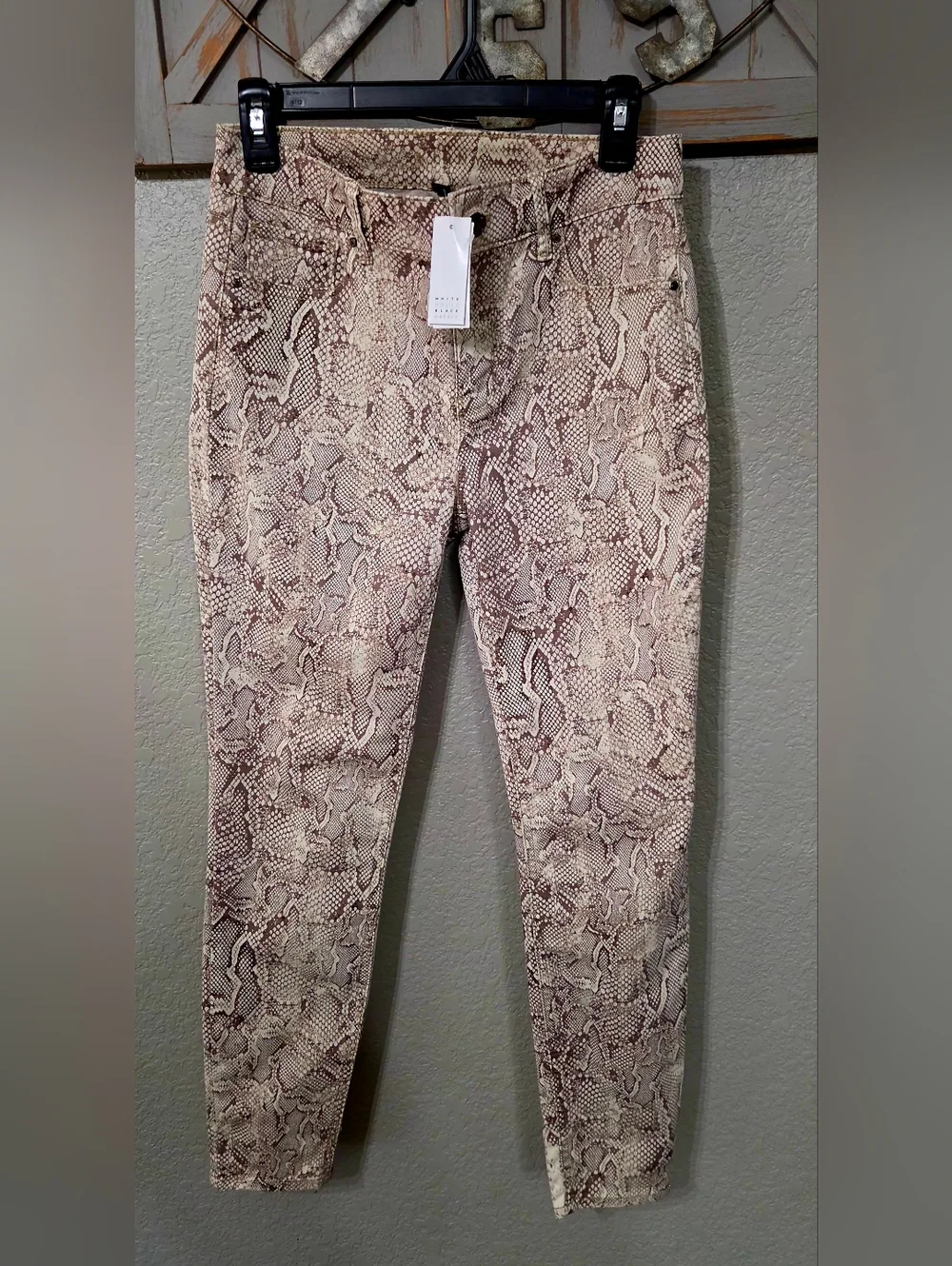 NWT White House Black Market Snake Print Skinny Pants - Taupe Size 2